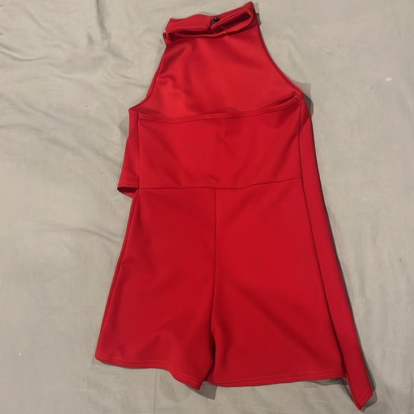 Pretty Little Things - red crepe drape playsuit - size 6 - Picture 2 of 4